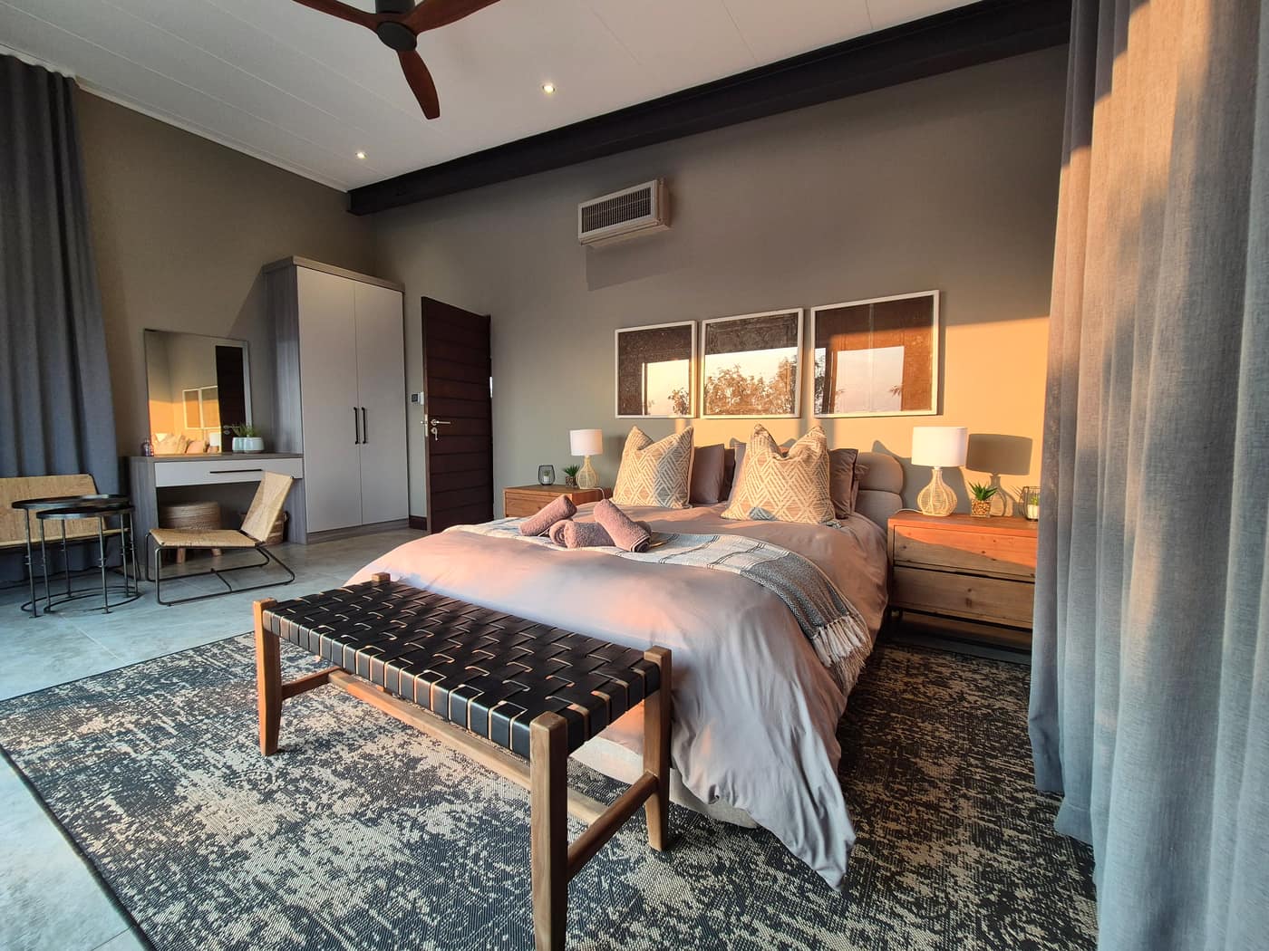 Iketla Cottage 4 lounge area